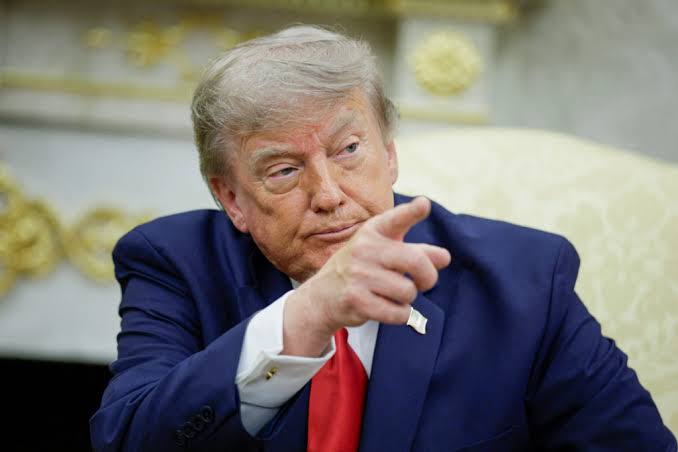 Élections aux États-Unis : avant même le premier bulletin, Trump conteste la crédibilité des urnes et accuse la Chine d'ingérence.